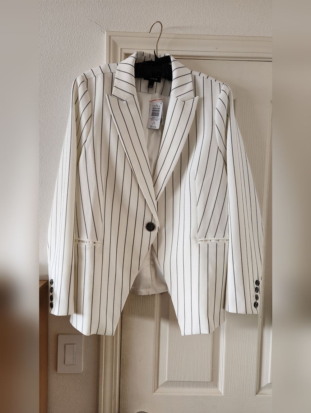 Torrid New Black And White w/ Black Pinstripe Blazer Size 1